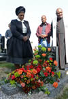 Deputy Minister Nomaindiya Mfeketo lays a wreath at the grave of Dora Tamana, Rondevlei, Cape Town, South Africa, 8 October 2015.